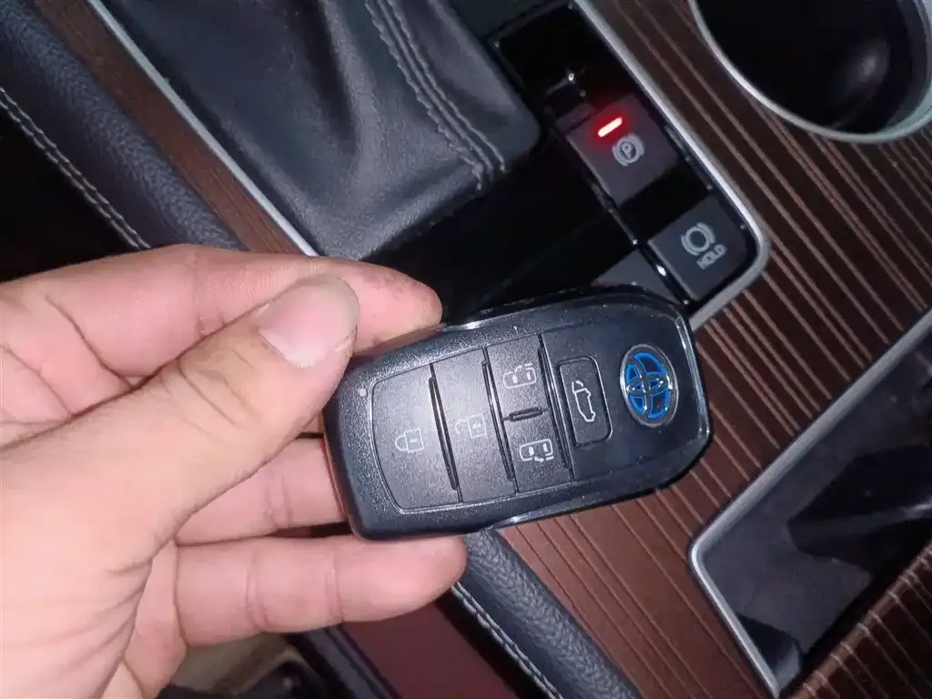 Toyota Sienna — фото 4