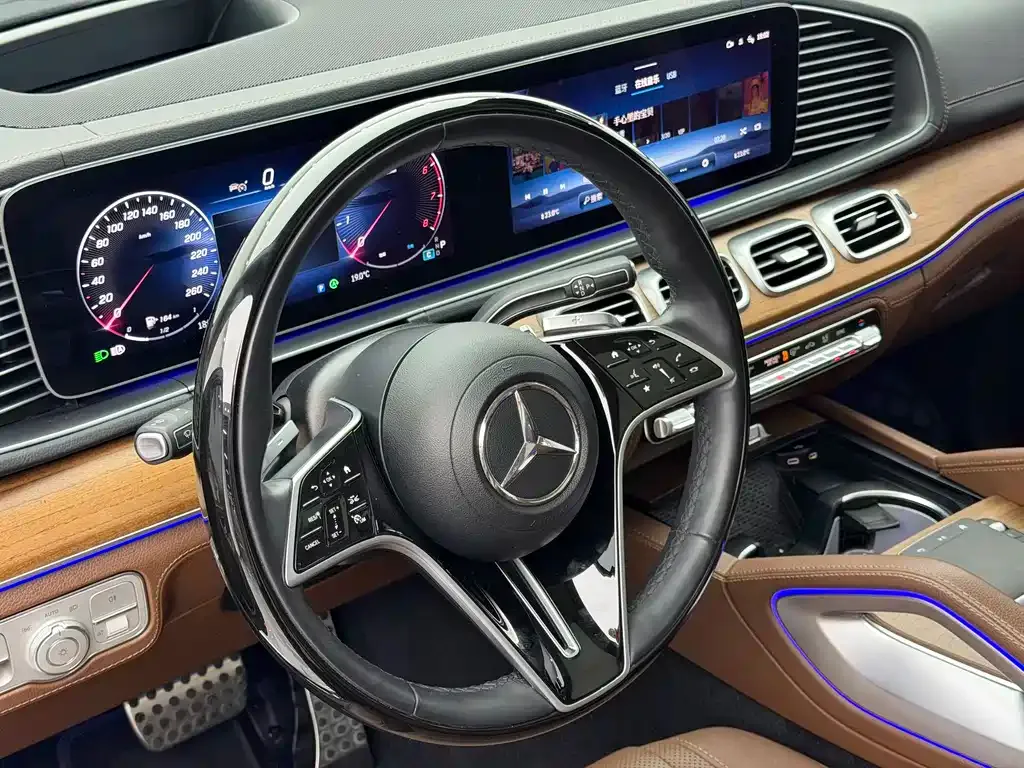 Mercedes-Benz GLS — фото 10