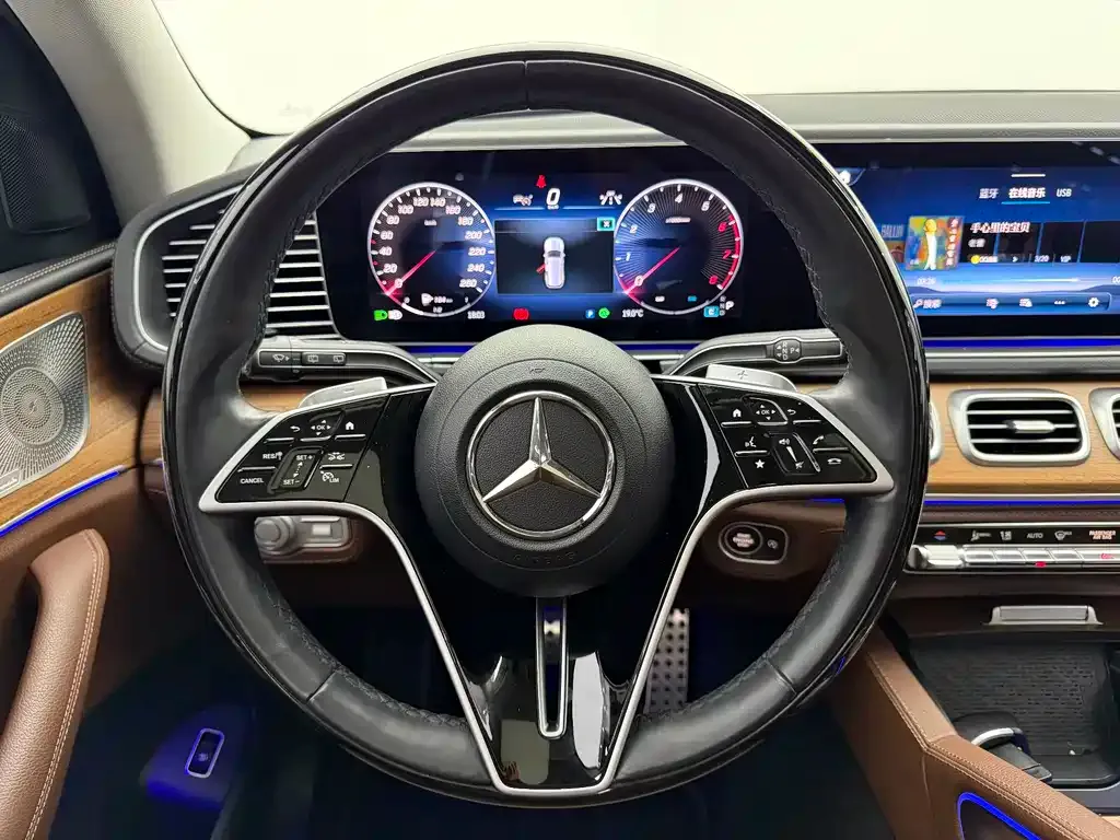 Mercedes-Benz GLS — фото 6