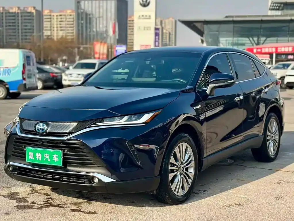 Toyota Harrier — фото 1