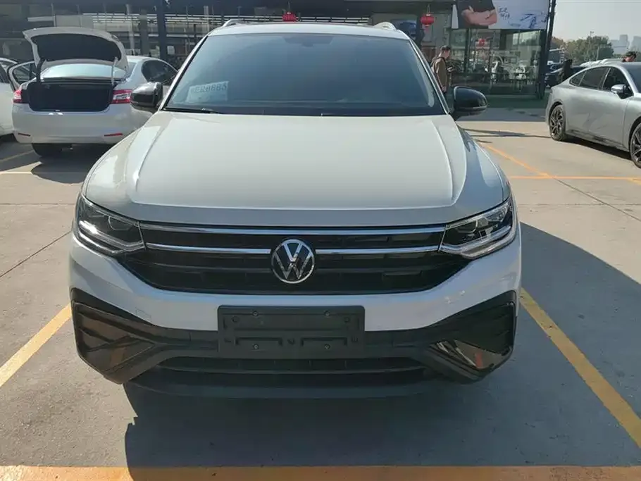 Volkswagen Tiguan L — фото 3