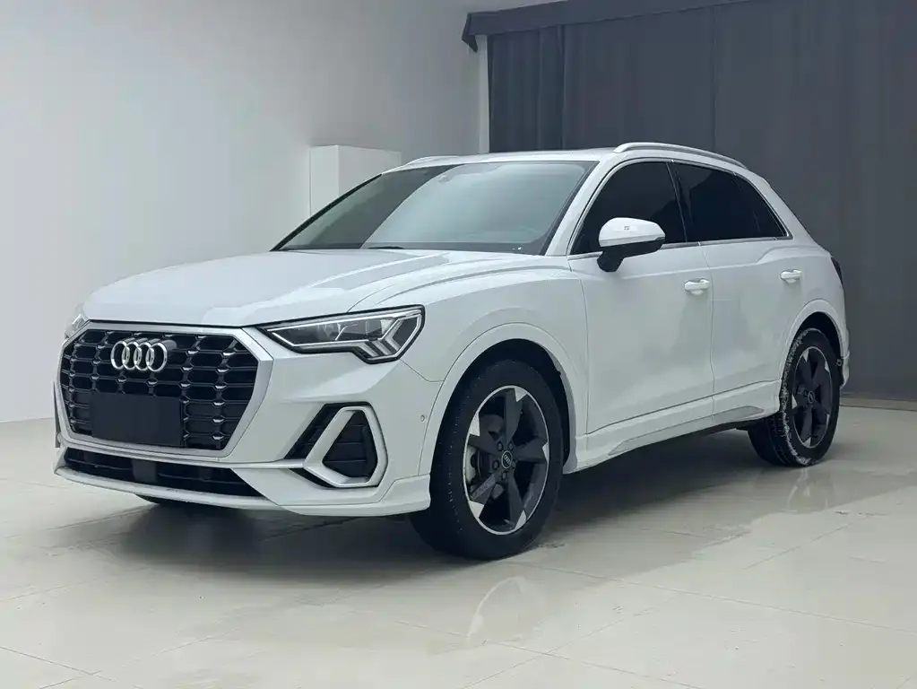 Audi Q3 — фото 1
