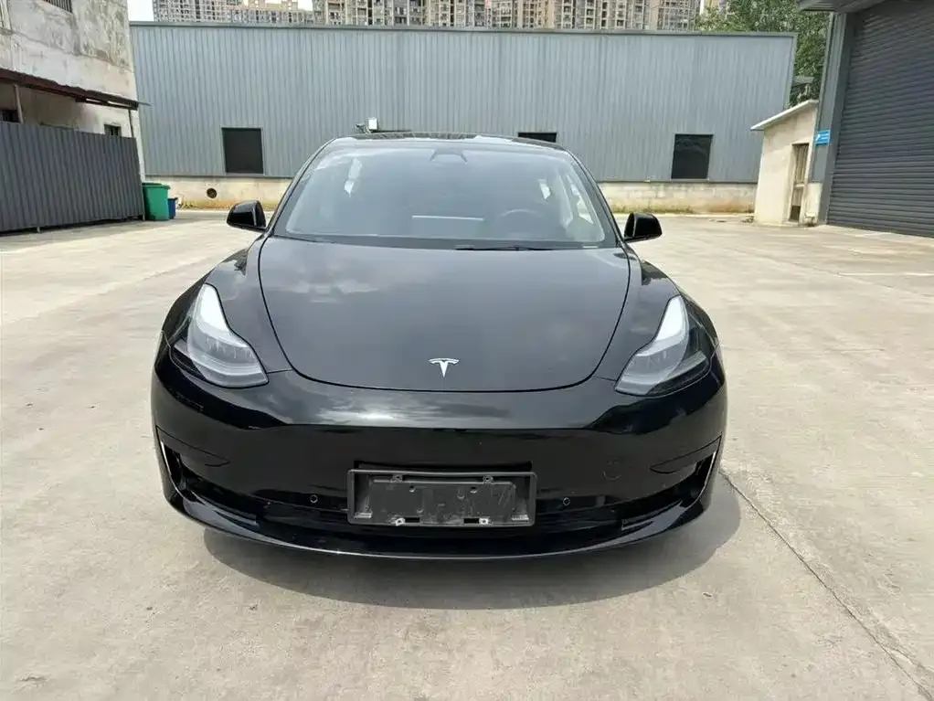 Tesla Model 3 — фото 5