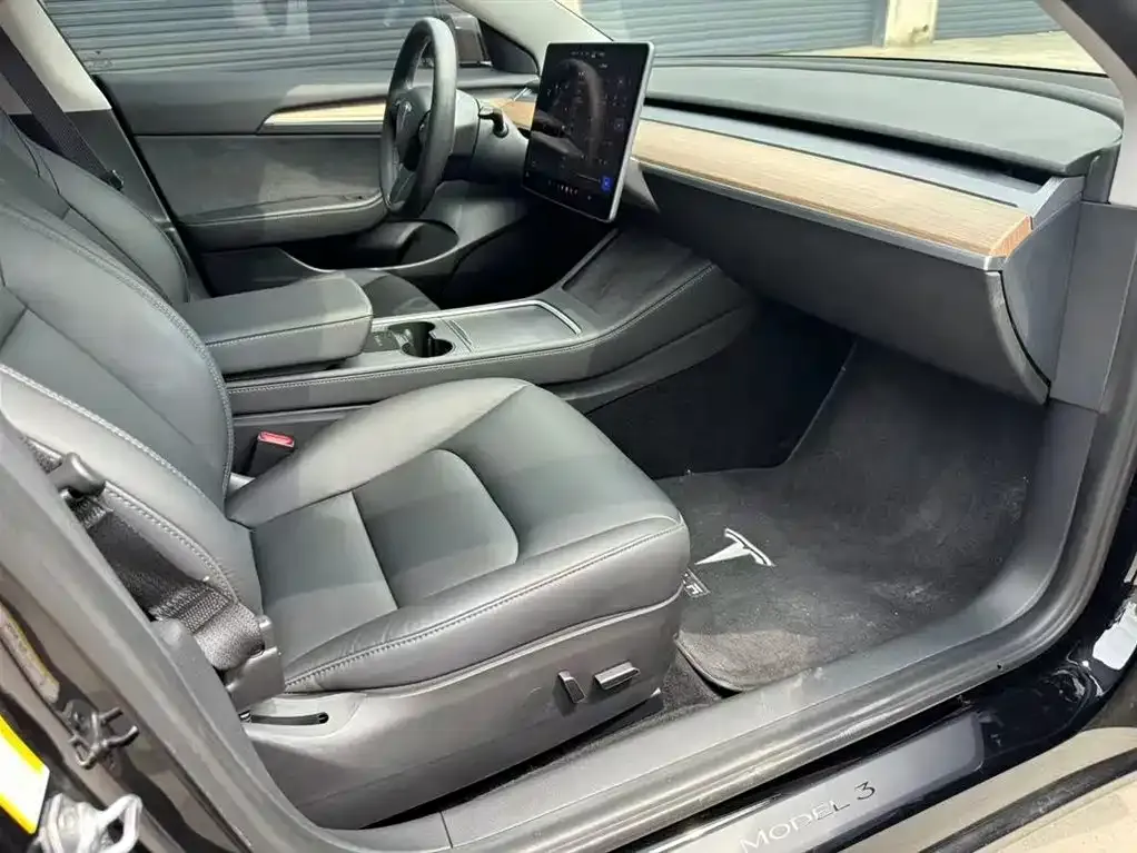 Tesla Model 3 — фото 9