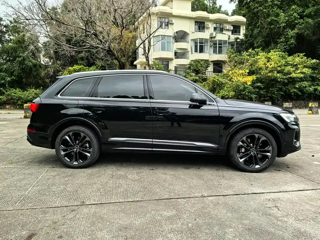 Audi Q7 — фото 5