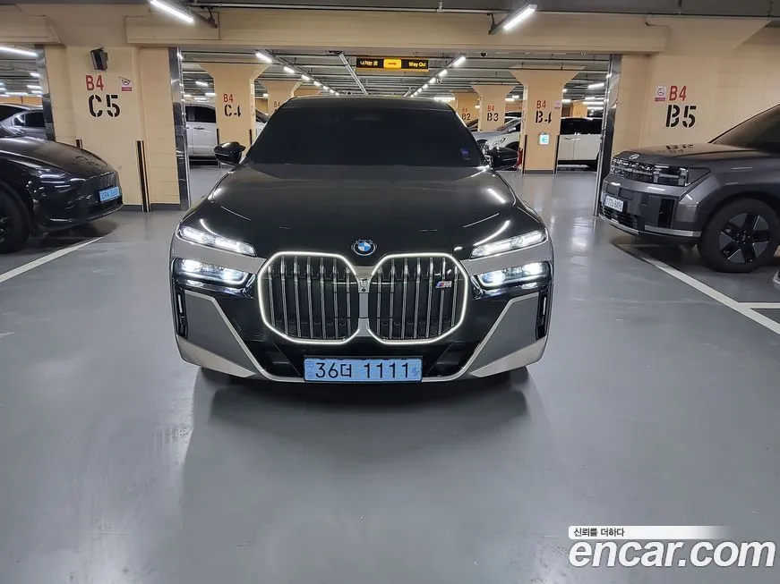 BMW i7 — фото 1
