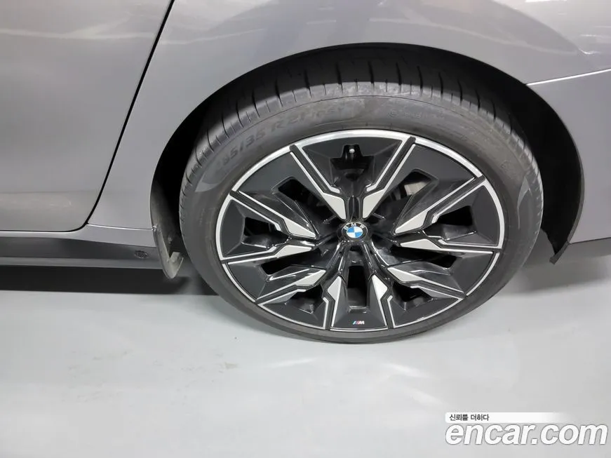 BMW i7 — фото 2
