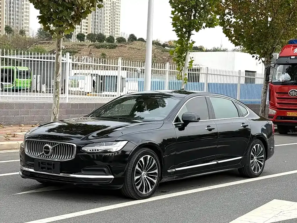 Volvo S90 — фото 1