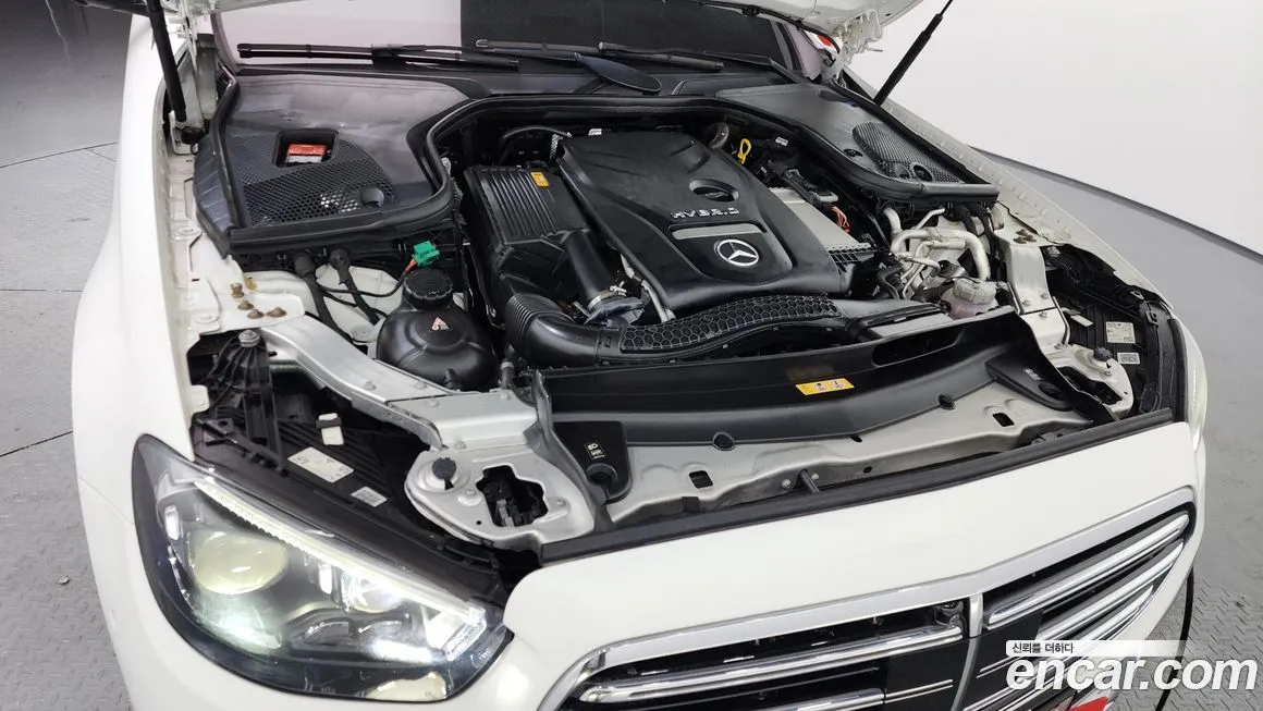 Mercedes-Benz E-Class — фото 6