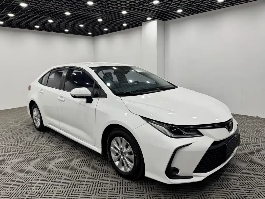 Toyota Corolla — фото 1