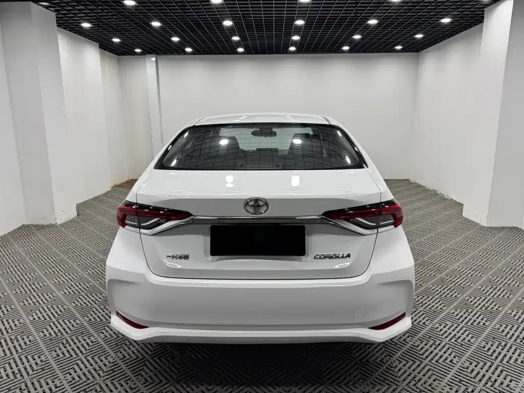 Toyota Corolla — фото 8