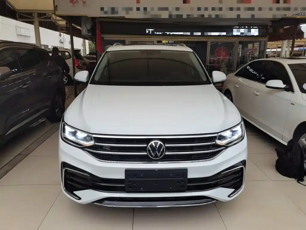 Volkswagen Tiguan L — фото 5