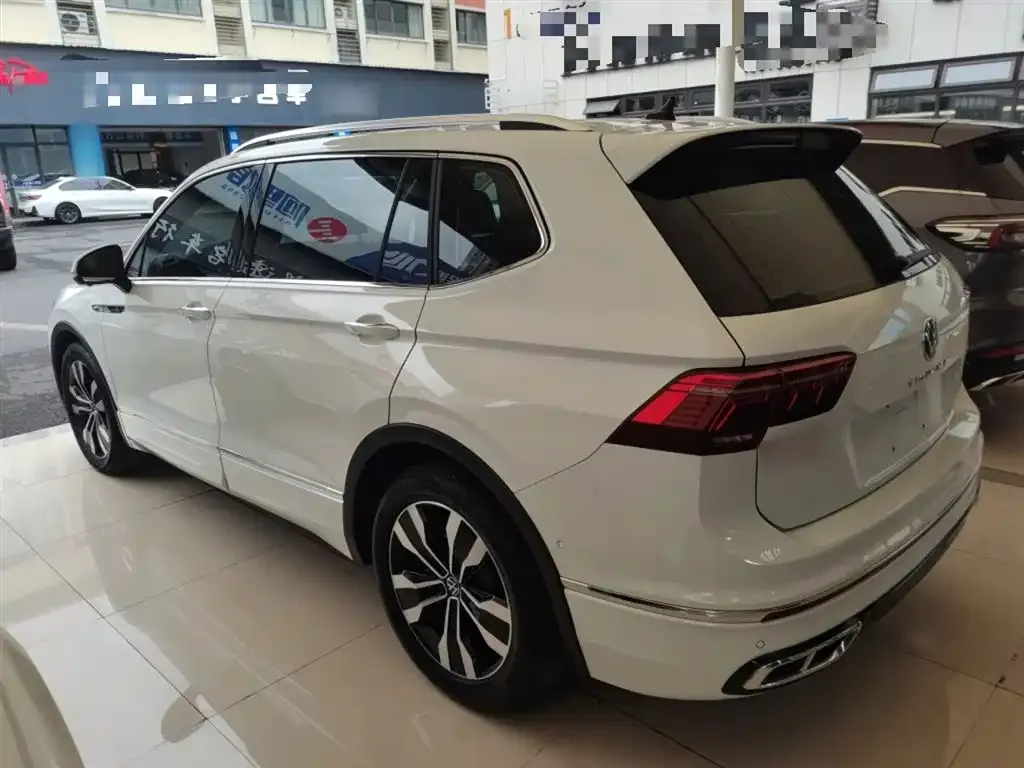 Volkswagen Tiguan L — фото 4