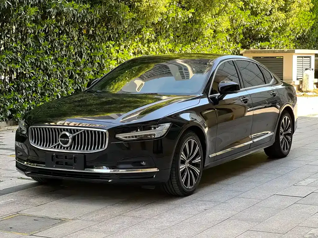 Volvo S90 — фото 1