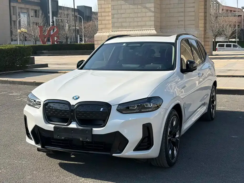 BMW iX3 — фото 1