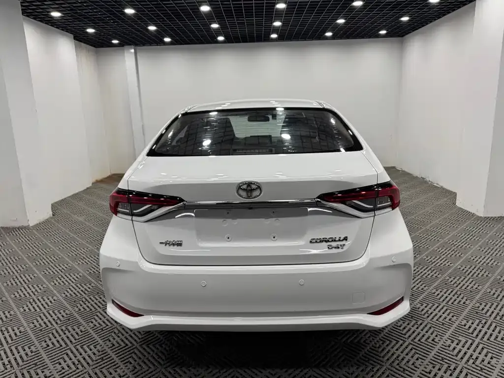 Toyota Corolla — фото 6