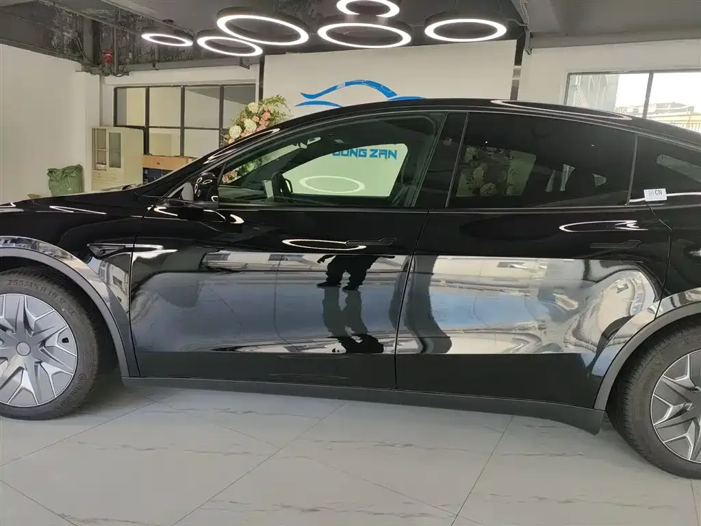Tesla Model Y L — фото 8