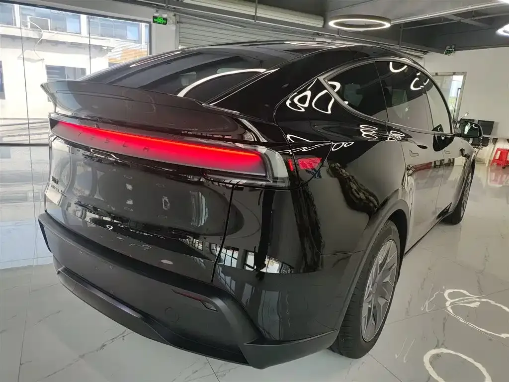 Tesla Model Y L — фото 3
