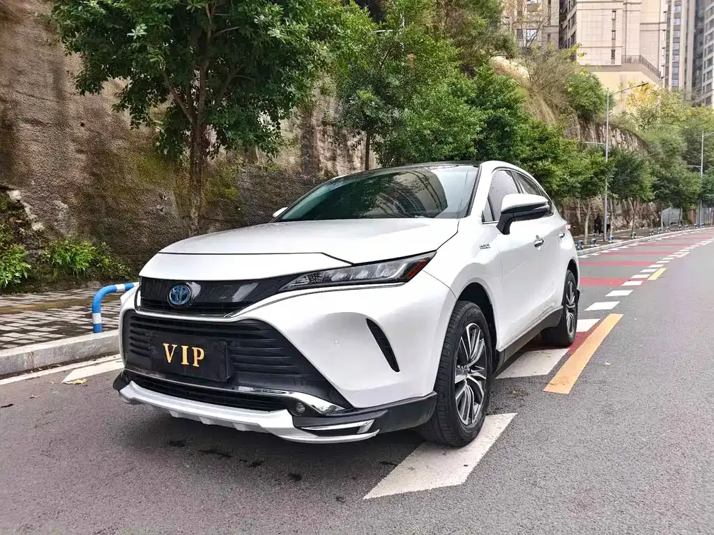 Toyota Harrier — фото 1