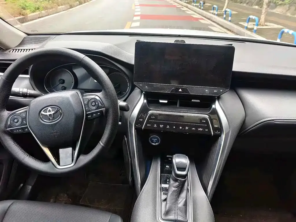 Toyota Harrier — фото 4