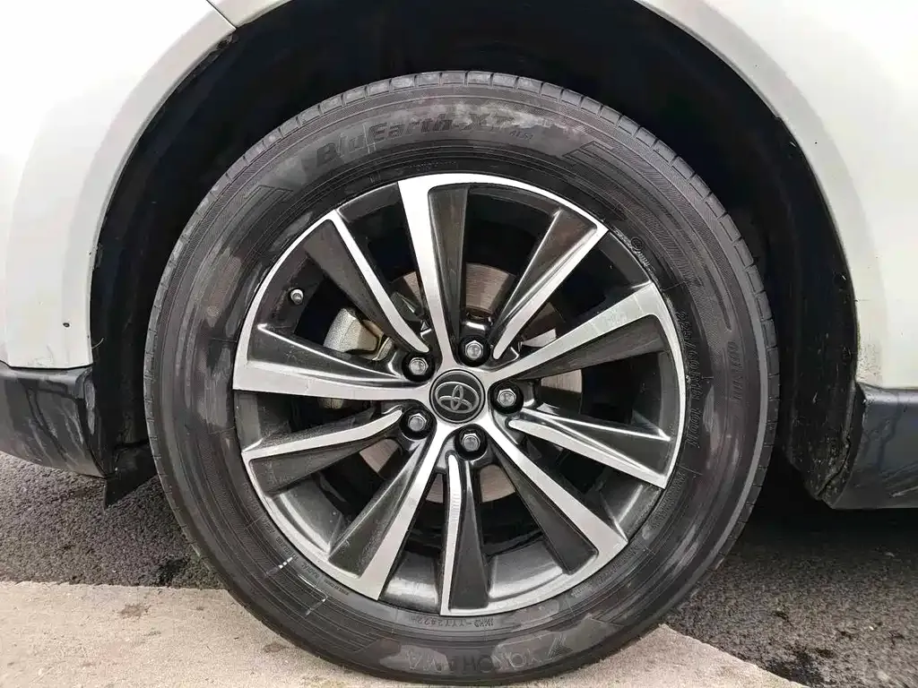 Toyota Harrier — фото 2