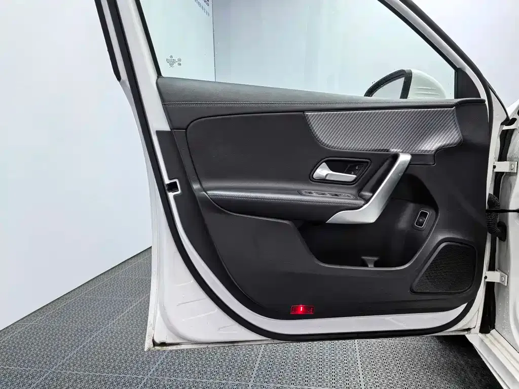 Mercedes-Benz A-Class — фото 10
