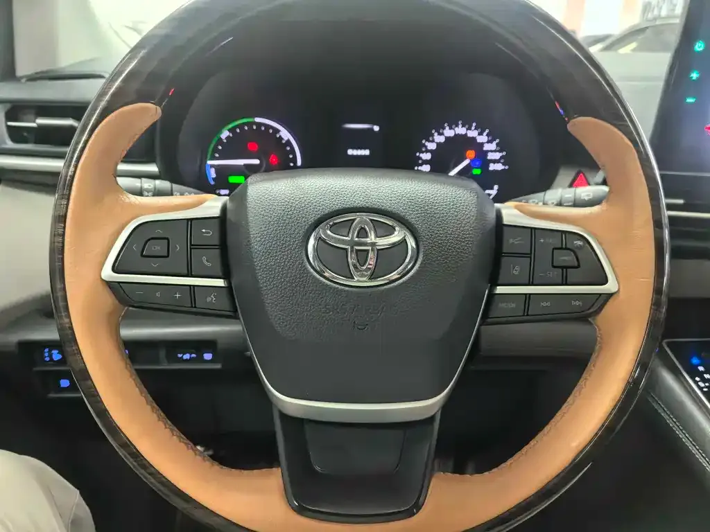 Toyota Sienna — фото 4