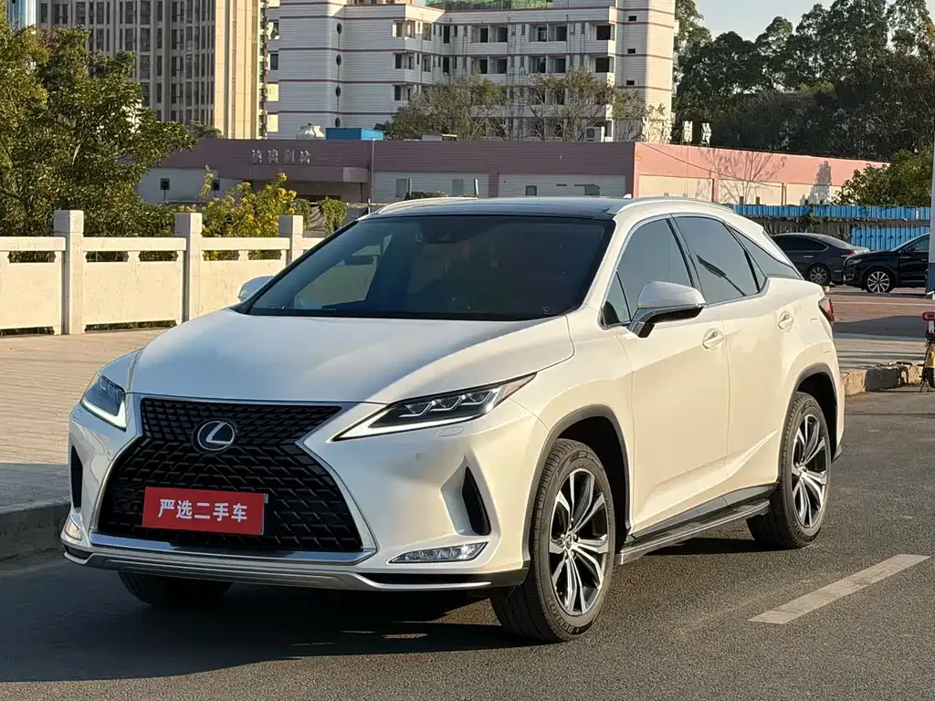 Lexus RX — фото 1