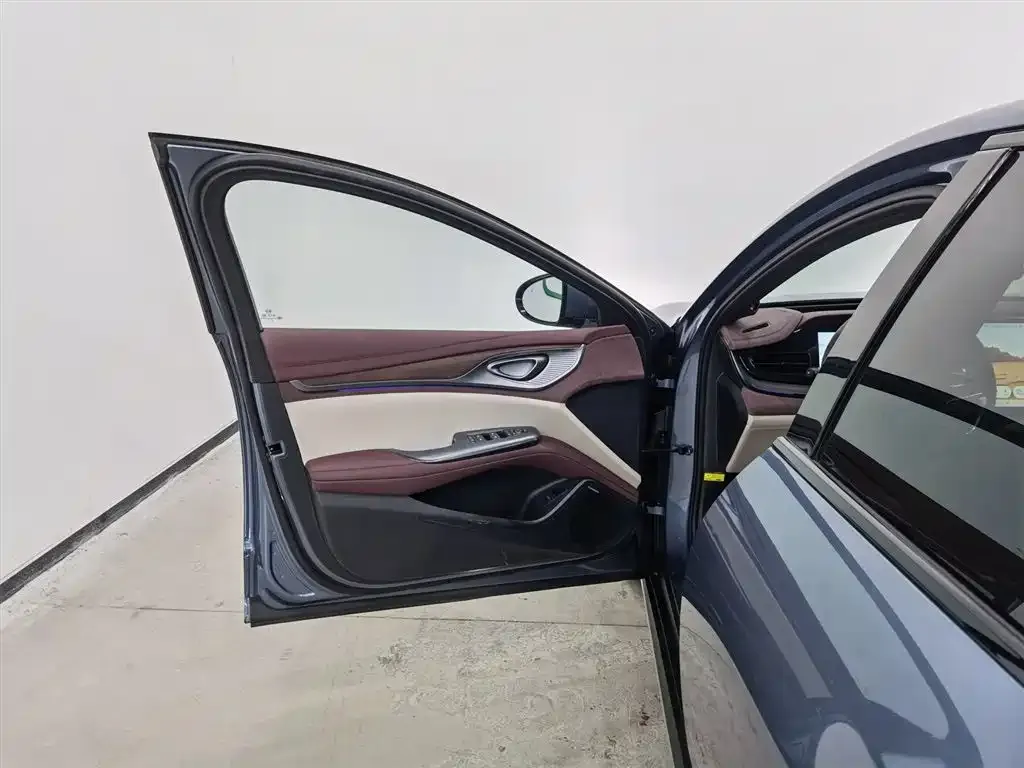 BYD Seal — фото 9