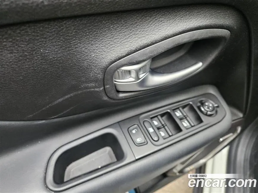 Jeep Renegade — фото 10