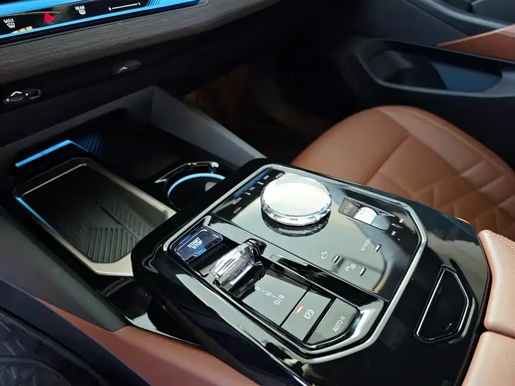 BMW i5 — фото 8
