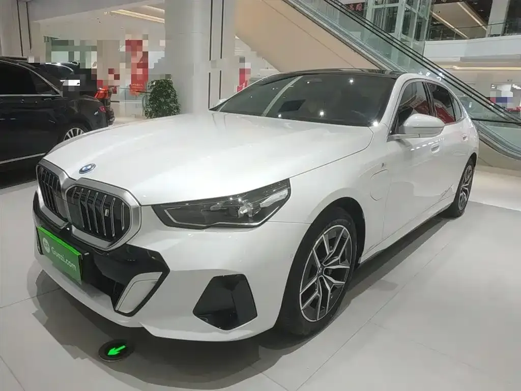 BMW i5 — фото 1