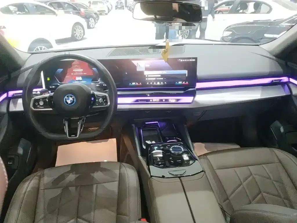 BMW i5 — фото 10