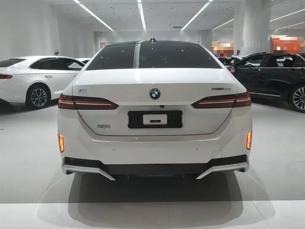BMW i5 — фото 2