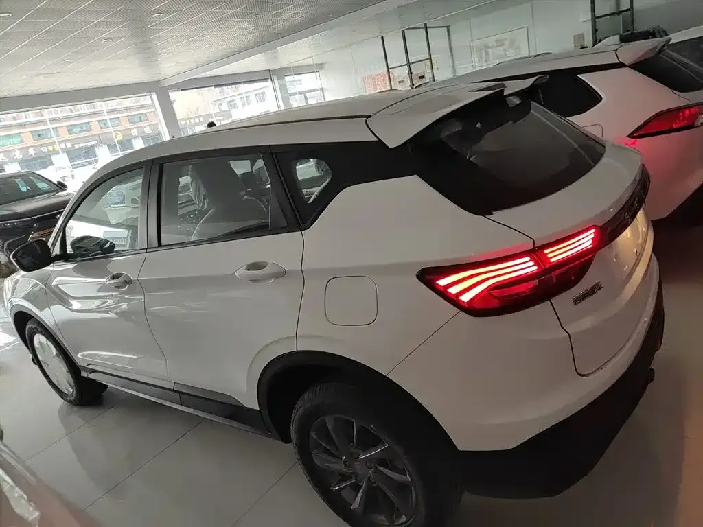 Geely Binyue — фото 10