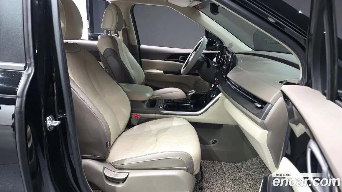 Kia Carnival — фото 10