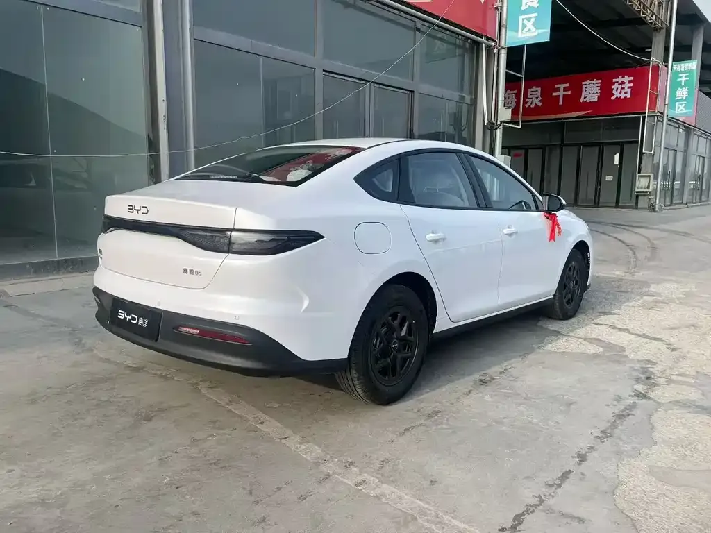 BYD Seal 05 DM-i — фото 7