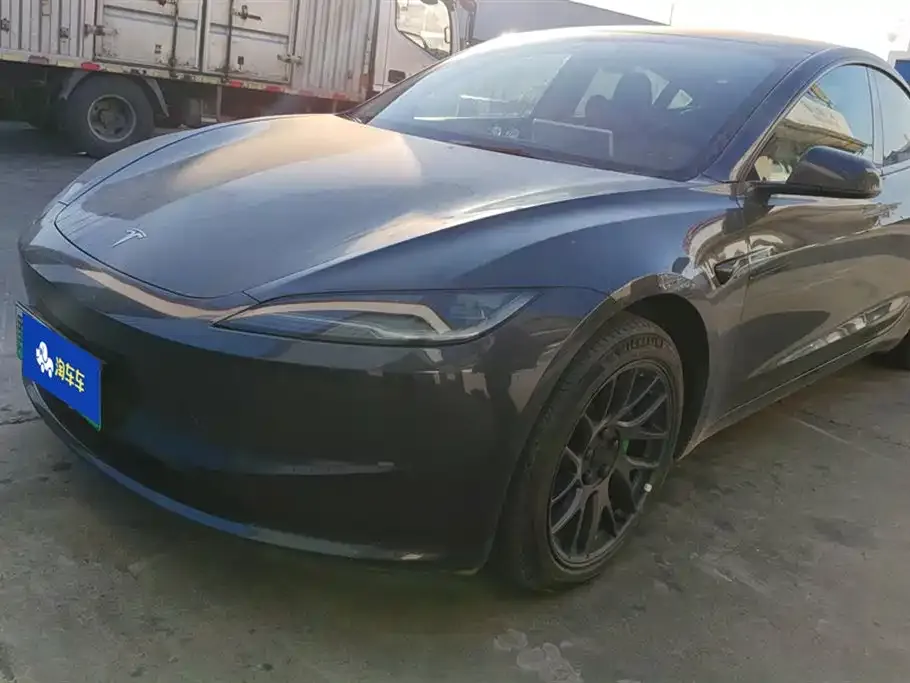 Tesla Model 3 — фото 1