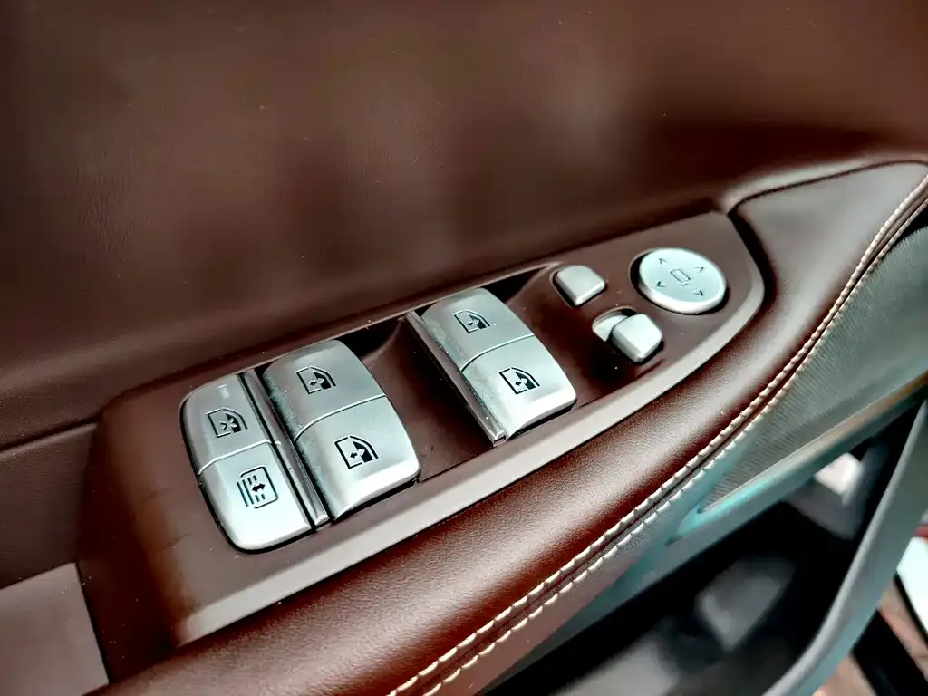 BMW 7 Series — фото 2