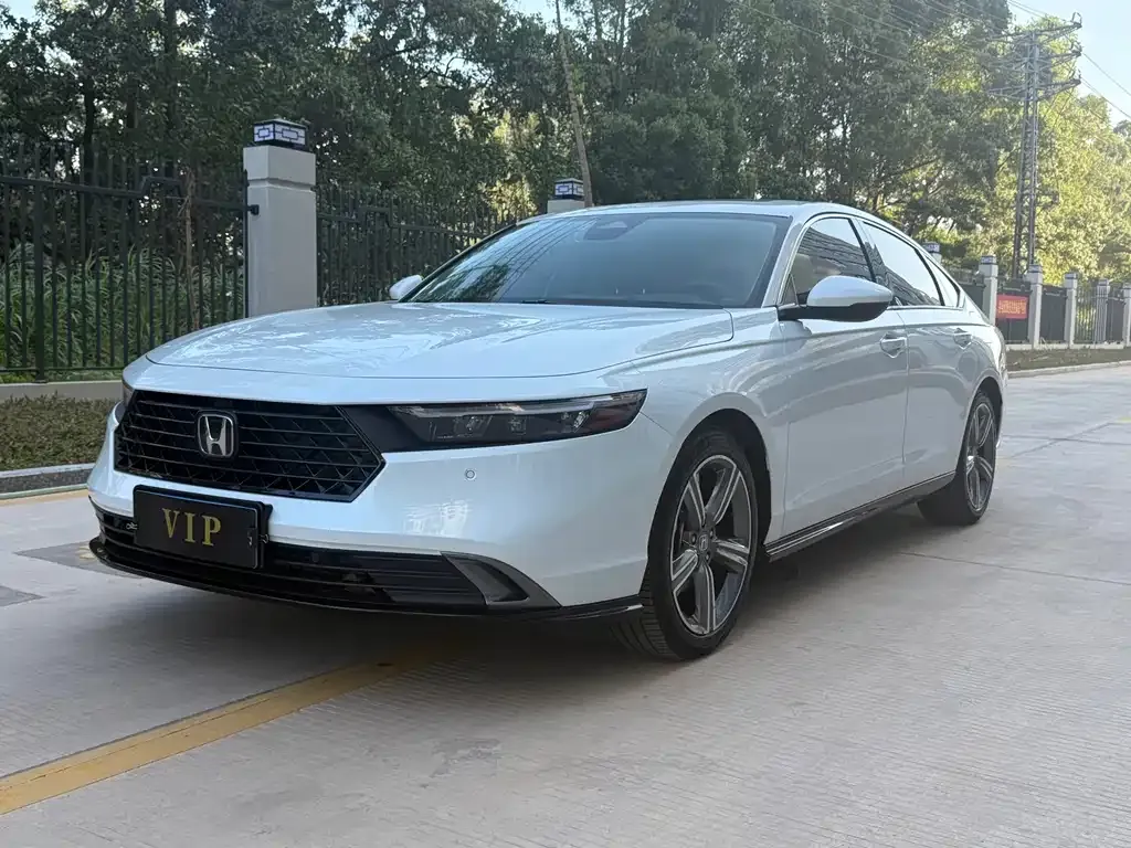 Honda Accord — фото 1