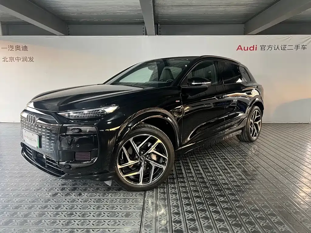 Audi Q6L e-tron — фото 1
