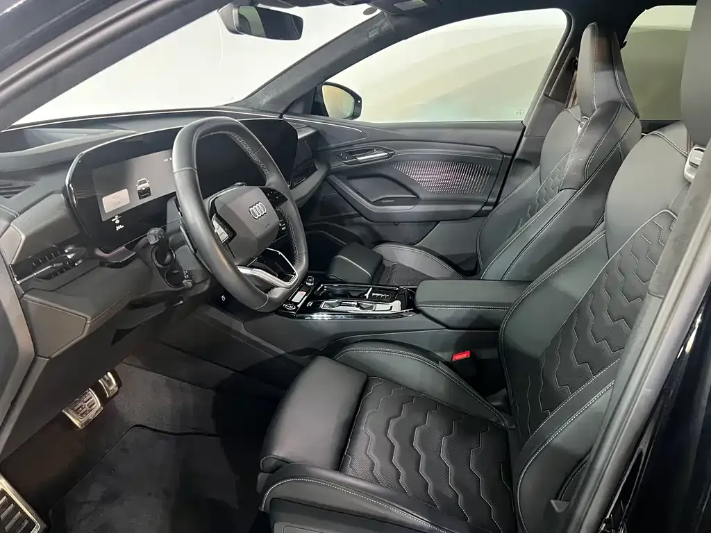 Audi Q6L e-tron — фото 2
