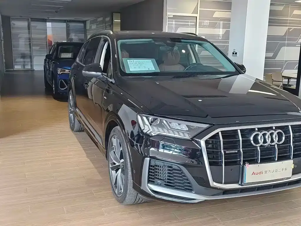 Audi Q7 — фото 1