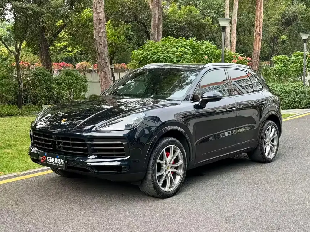 Porsche Cayenne — фото 1