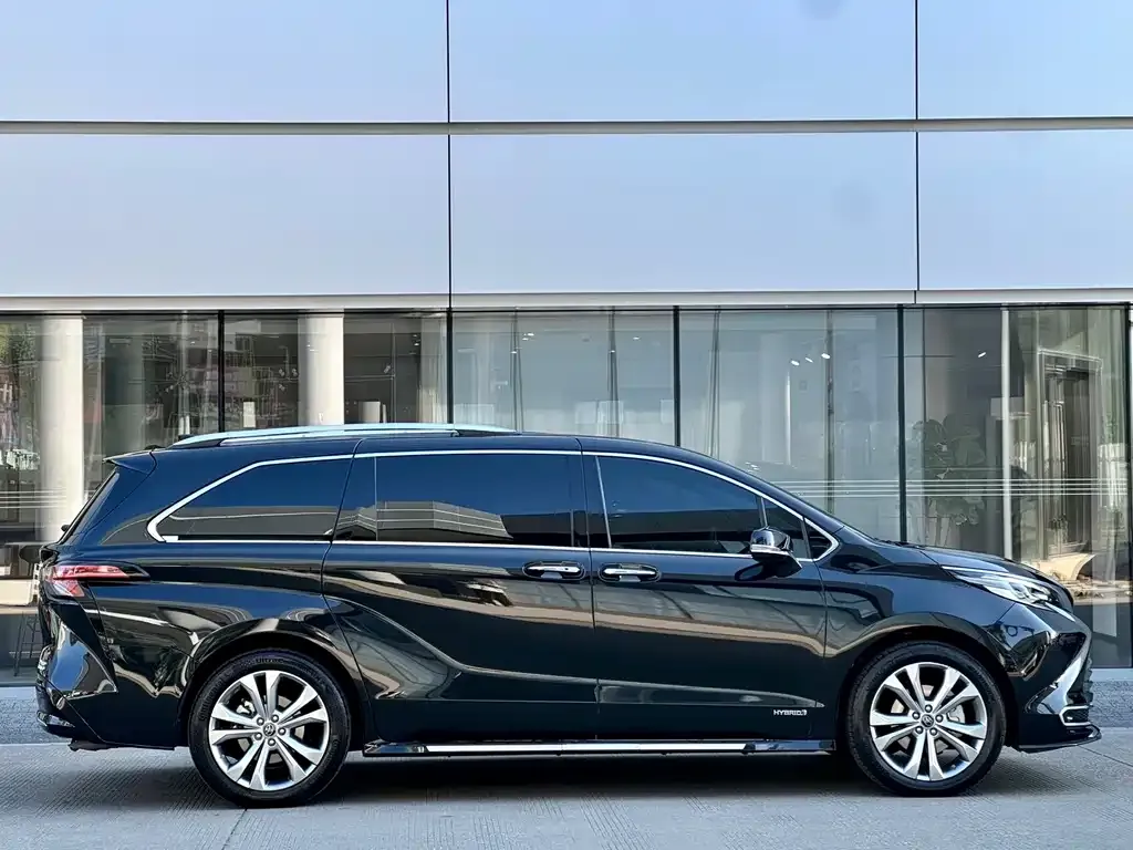 Toyota Sienna — фото 2