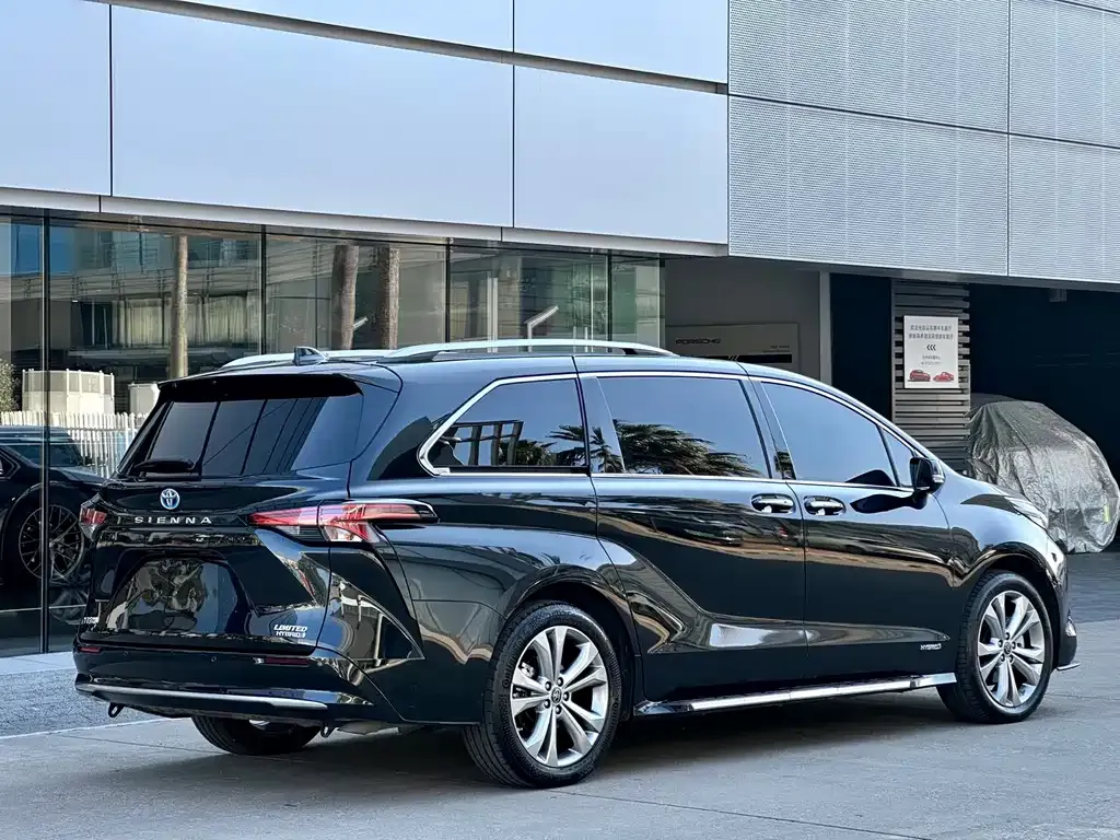 Toyota Sienna — фото 4