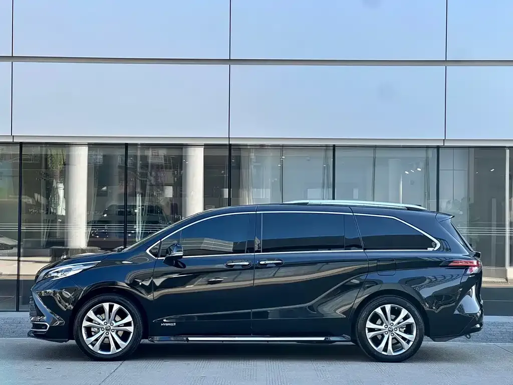 Toyota Sienna — фото 5