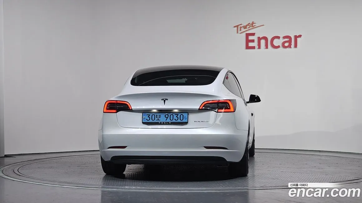 Tesla Model 3 — фото 4