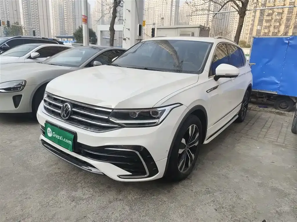 Volkswagen Tiguan L — фото 1