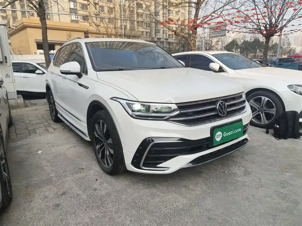Volkswagen Tiguan L — фото 10